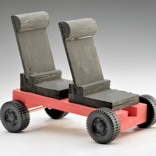 Ein kleines Auto aus Holz