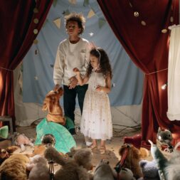 Einmal als Schauspieler:in auf der großen Bühne stehen! Theatertage für Kinder